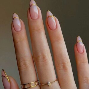 Uñas con efecto dorado cromado frances