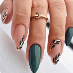 Uñas almendra con patrón de flores